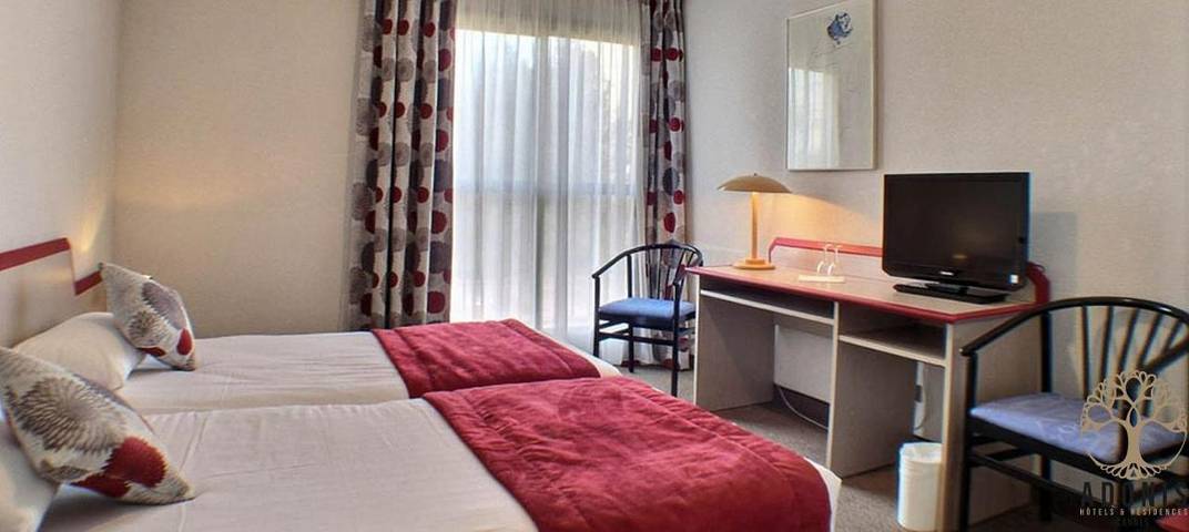 Hôtel pour 2 personnes, avec balcon ainsi que jardin et piscine