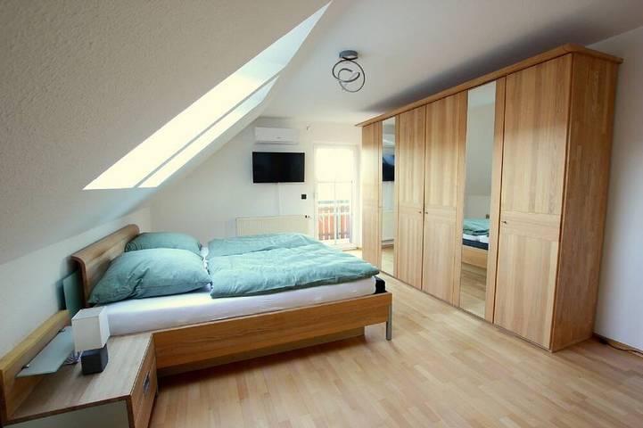 Ferienwohnung für 8 Personen, mit Balkon und Whirlpool sowie Garten und Sauna in Selbitz