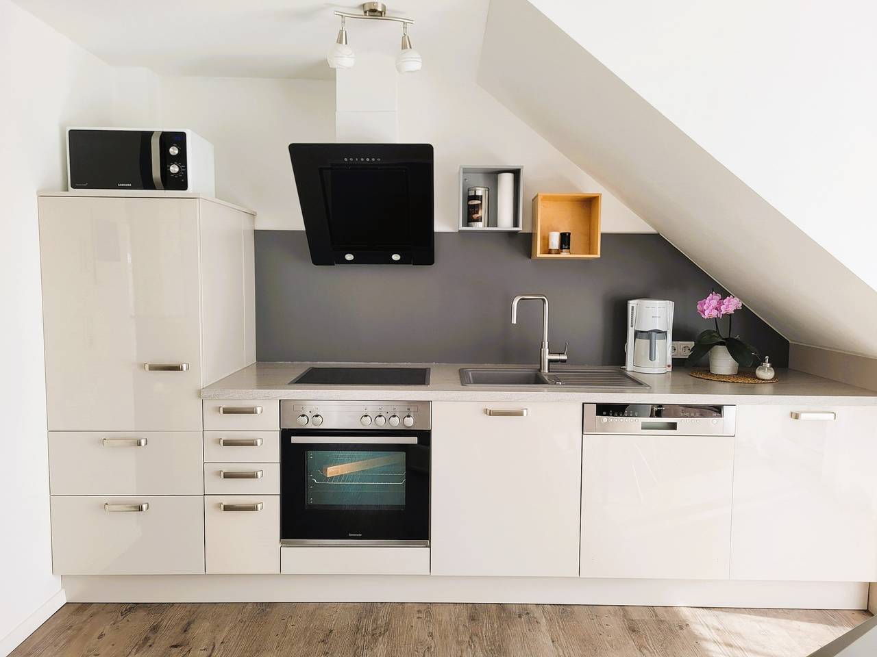 Ganze Ferienwohnung, Ferienwohnung Fewo-Stützle - Dg Ferienwohnung W, 52qm, 1 Schlafzimmer, max. 2 Personen in Radolfzell, Radolfzell am Bodensee