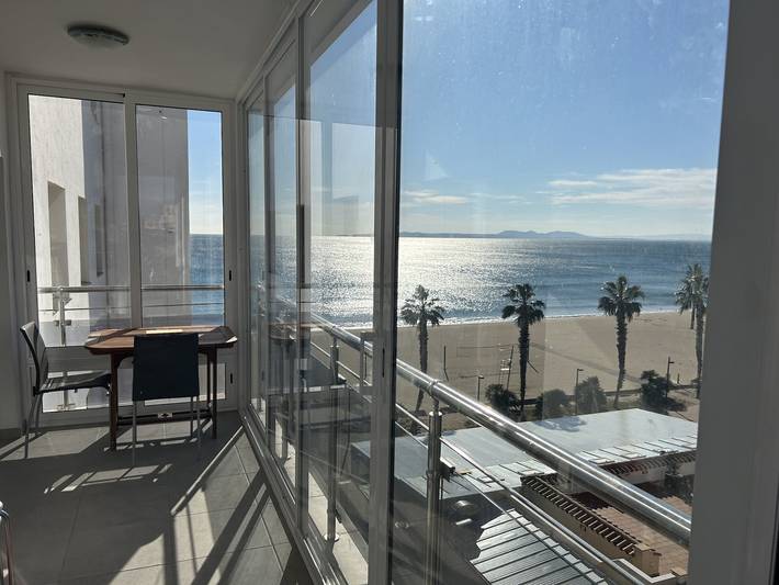 Entire apartment, Holiday apartment for 5 people with terrace in Platja de Sant Margarida (Roses), Roses