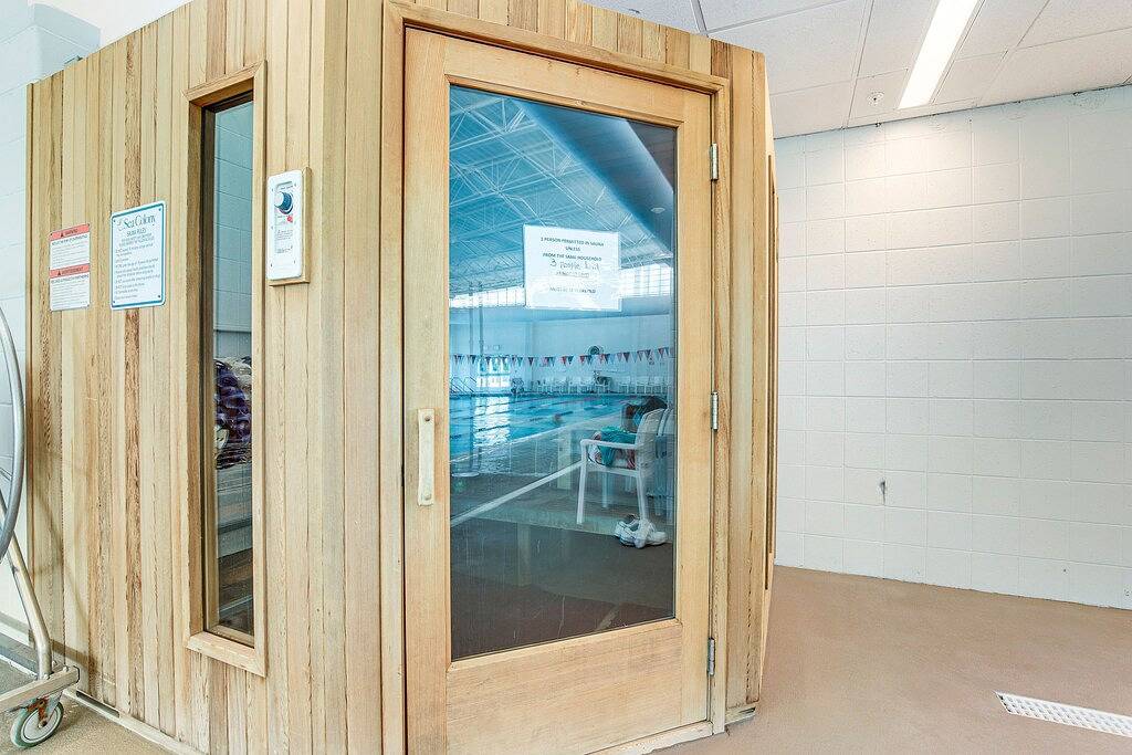 Ganze Wohnung, Sea Colony oceanfront 2nd floor condo w/ free Wifi, shared sauna, and pool in Sea Colony, Middlesex Beach