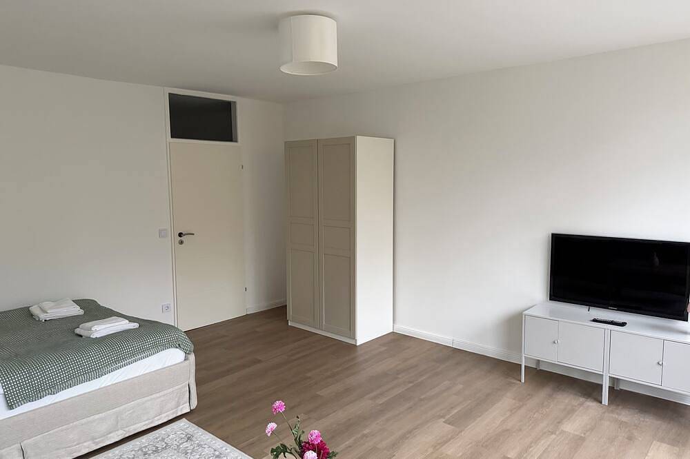 Ganze Wohnung, Ruhiges Apartment mit großer Terrasse – 10 Min nach Hamburg/Volksparkstadion in Rellingen, Kreis Pinneberg