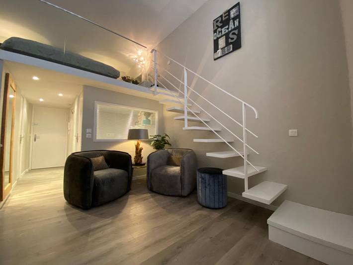 Gîte pour 4 personnes, avec piscine et balcon, adapté aux familles dans Plage de la Peguiere - 3