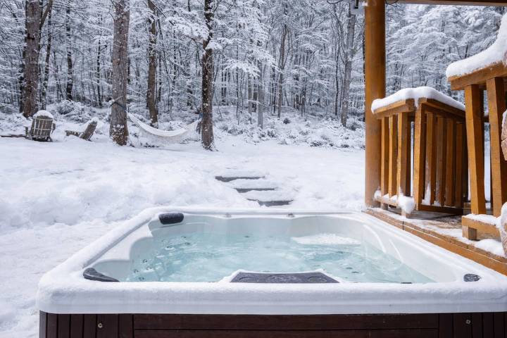 Vacation rental for 10 people, with yard and balcony, kid friendly in Hudson Valley