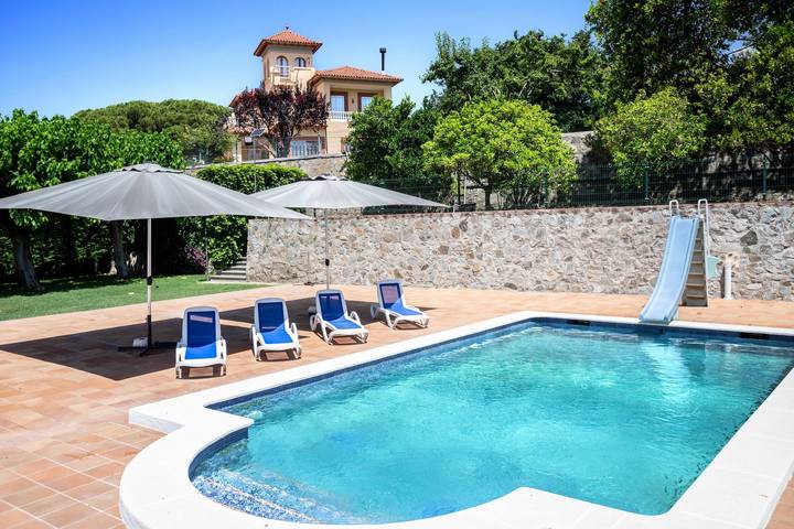 Casa rural para 12 personas, con Balcón además de Terraza y Jardín en Alella