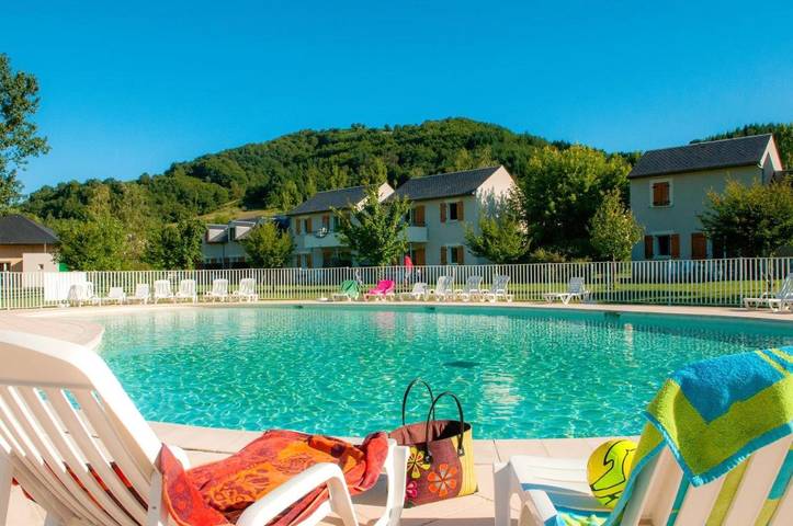 Appart’hôtel pour 2 personnes, avec Balcon et Terrasse ainsi que Jardin et Piscine