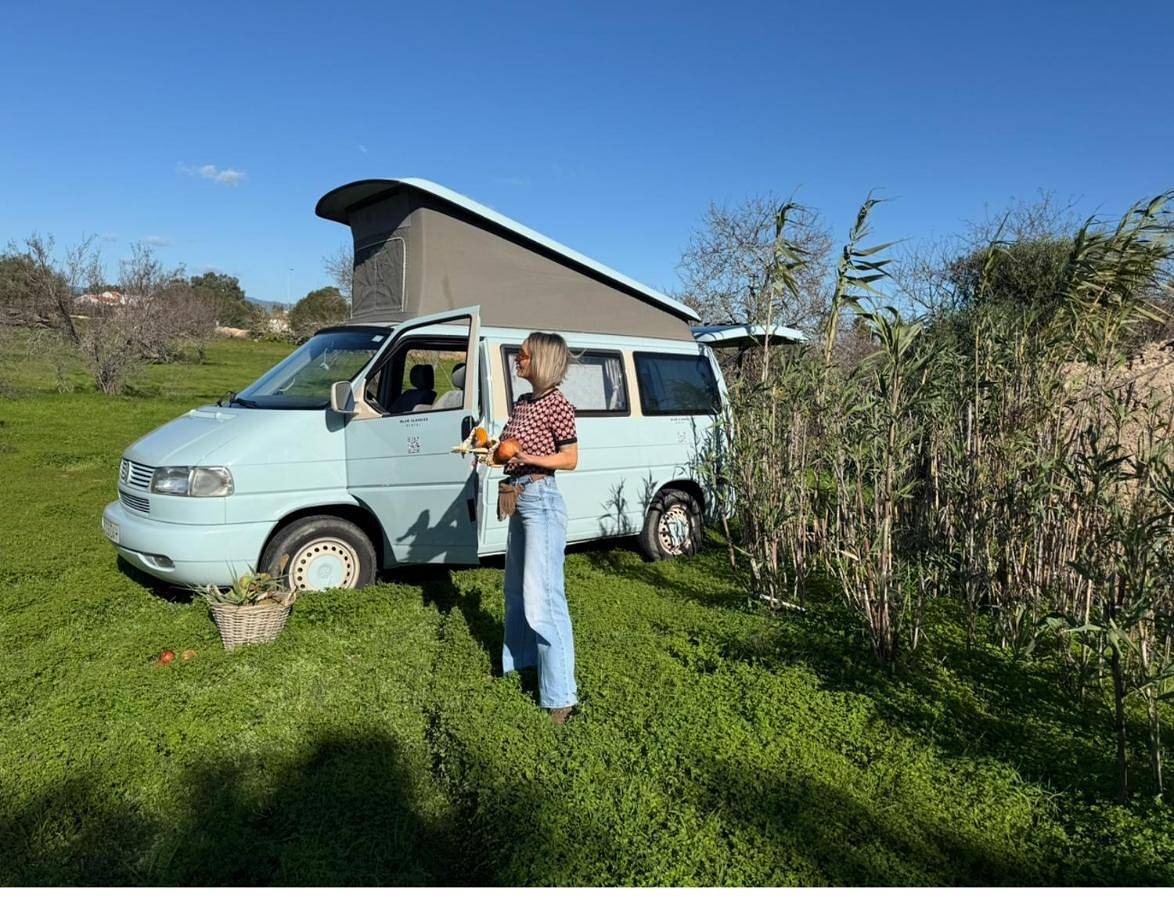 Rent a Blue Classics's Campervan Vw T4 Azul - Algarve - Faro -Portugal in Praia da Rocha, Portimão