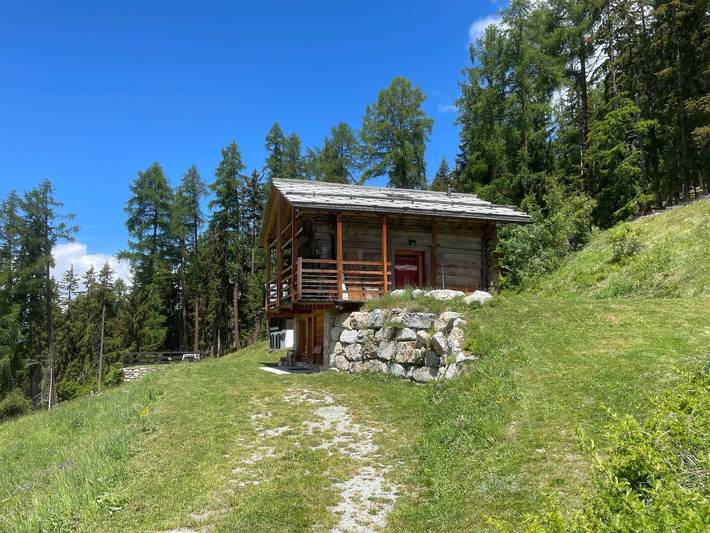 Gîte pour 6 personnes, avec terrasse dans Mase