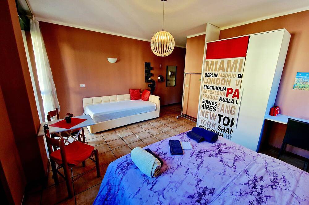 Ganze Wohnung, Bernina Station Suite: 30 Steps to the Red Train in Tirano (stadt), Tirano