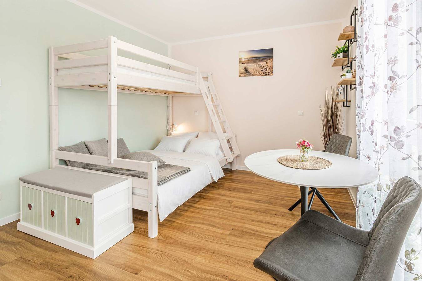 Ganze Wohnung, Moderne Ferienwohnung Ostseetraum mit Balkon – nur 800 m zum Strand in Kölpinsee, Loddin
