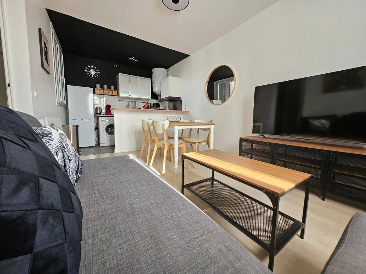 Appartement entier, One-Bedroom Apartment in Les Pavillons-sous-Bois, Seine-Saint-Denis