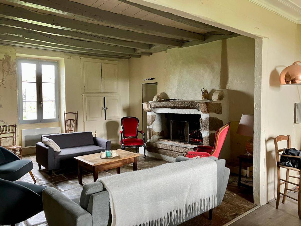 Six-Bedroom House in Millac, Vienne (France)