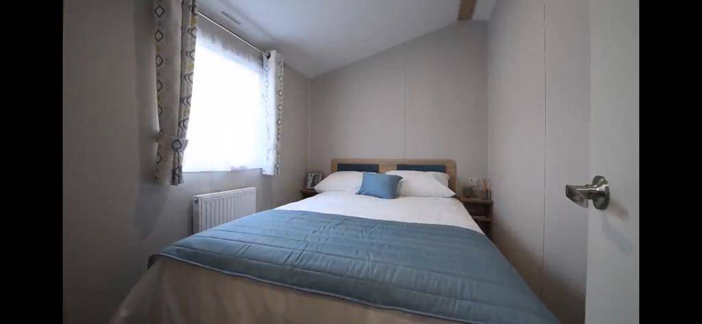 3 Bed Caravan - Sleeps 6 - Parking - Wifi in Mersea Island, Colchester