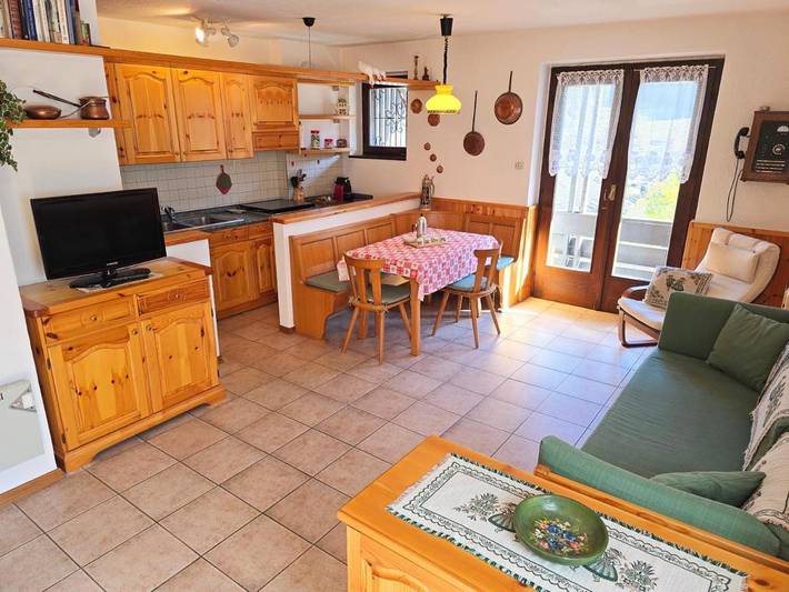 Appartamento per 5 persone, con giardino e panorama in Ziano di Fiemme