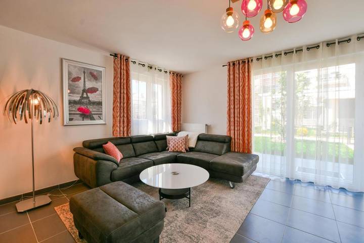 Location de vacances pour 8 personnes, avec jardin et vue, adapté aux familles à Chessy - 3