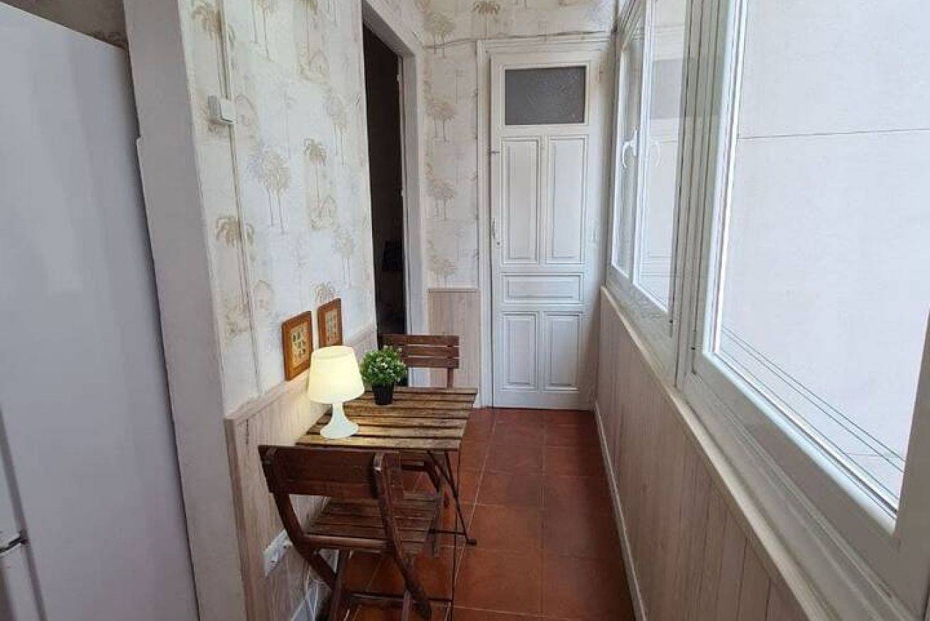 Apartamento entero, 122A Emblemática vivienda en Playa San Lorenzo in Distrito Centro (Gijón), Gijón