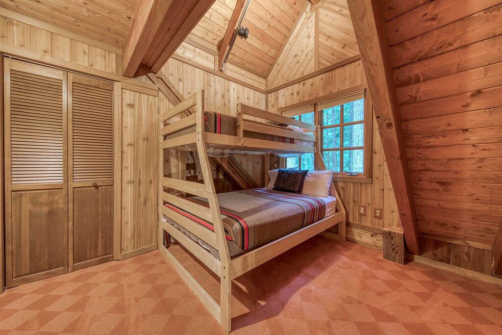 Atemberaubende Mt. Hood Lodge in einem Wald mit Feuerstelle und eigenem Whirlpool! in Welches, Mount Hood