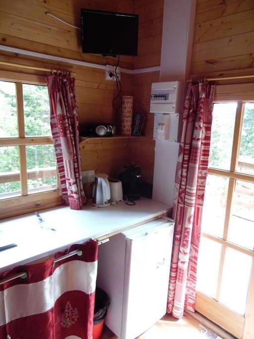 Gîte pour 2 personnes, avec terrasse et vue sur le lac, animaux acceptés à Mijoux - 4