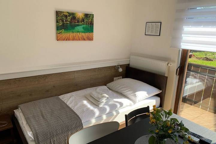 Guesthouse Family Bosnic - Suite Room with Balcony and kitchenette in Smoljanac, Plitvicer Seen