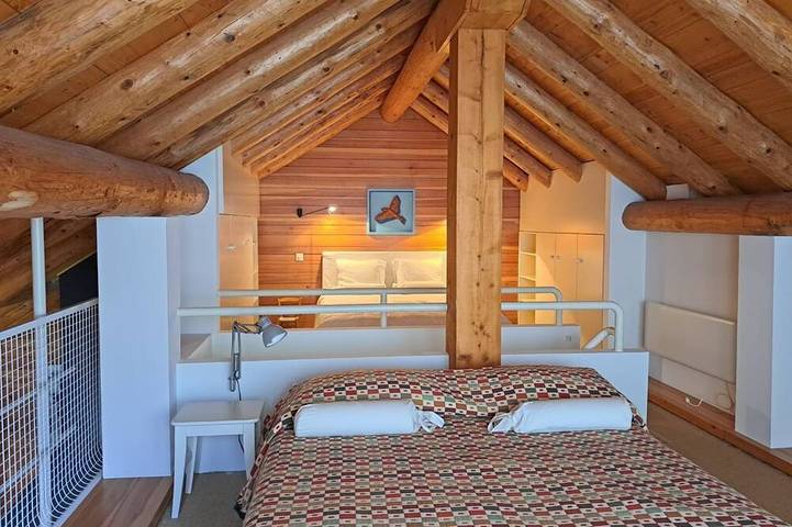 Ganze Wohnung, Charakteristisches Holzhaus (Maison Dalpe) in Dalpe, Tessiner Alpen