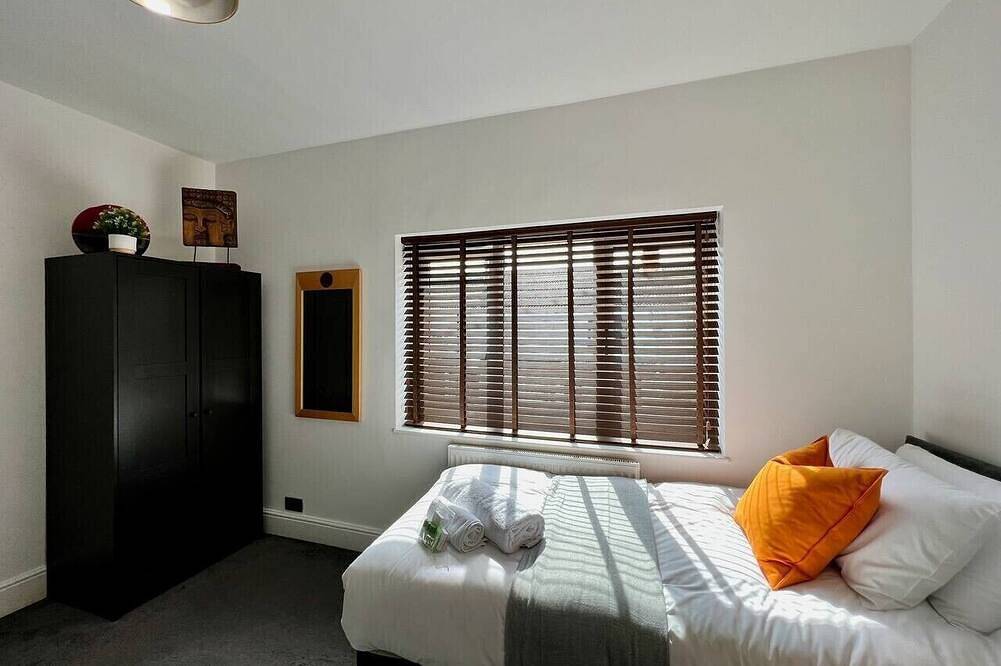 Johnson House - Contractors, Families, Holidays in Cleethorpes, Grimsby and Cleethorpes