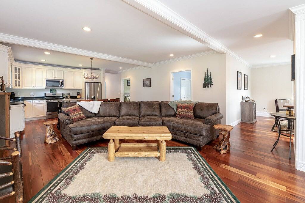 Home Walking Distance to Woodstock & Ice Castles in Woodstock (NH), Franconia Notch