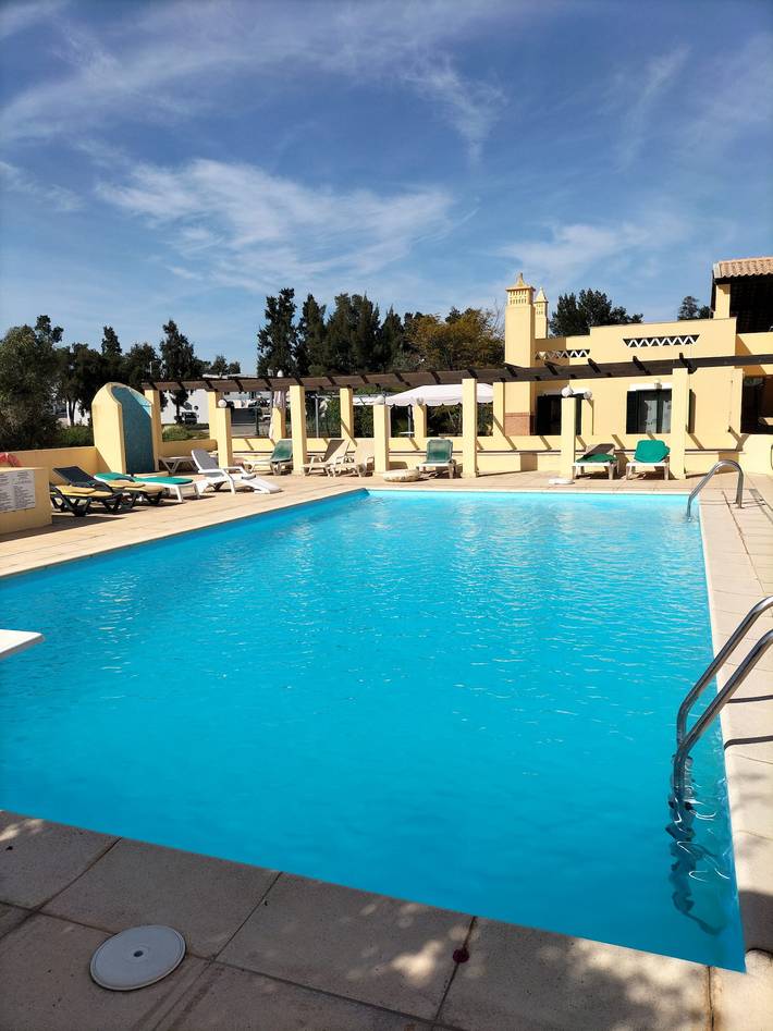 Apartamento de férias para 4 pessoas, com Varanda e Piscina em Quarteira
