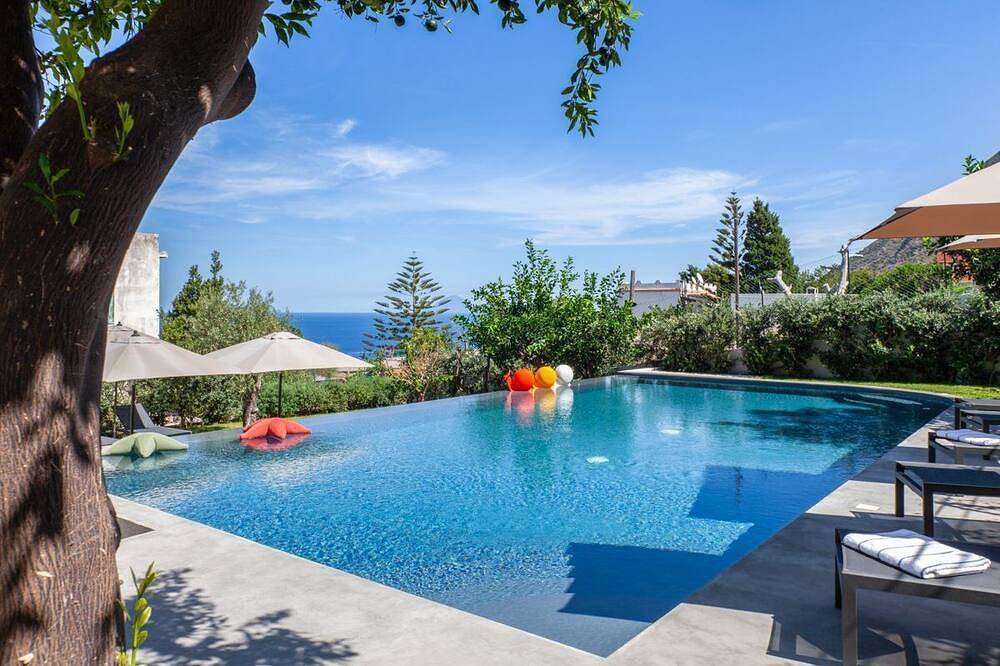 Villa Esotica - Sei Camere da Letto Villa, Ospiti Massimo 12 in Malfa, Salina
