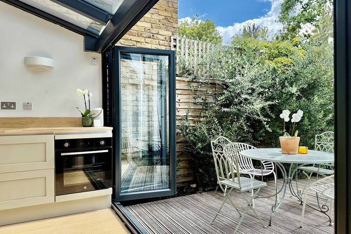 Apartment for 8 people, with garden and terrace, with pets in Richmond upon Thames