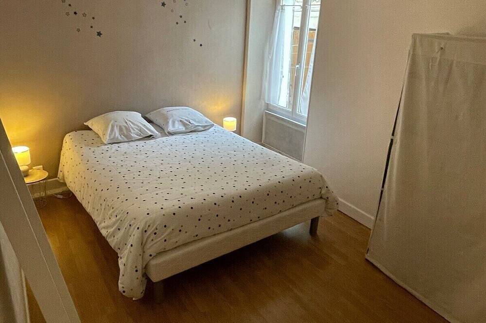Appartement entier, L'eutopia, plein coeur de Chablis, parking gratuit in Chablis, Région d'Auxerre