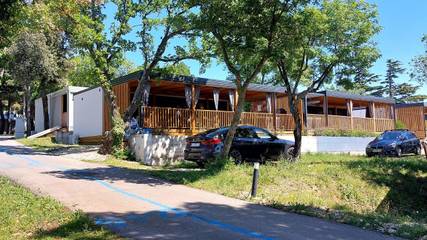 Camping für 6 Personen, mit Ausblick und Pool sowie Terrasse, mit Haustier in Kvarner Bucht