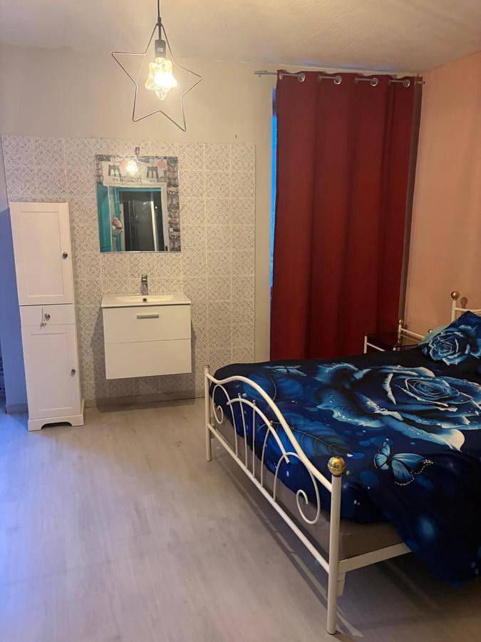 Appartement de vacances entier, Double Room in Saint-Pierre-le-Moûtier, Nièvre