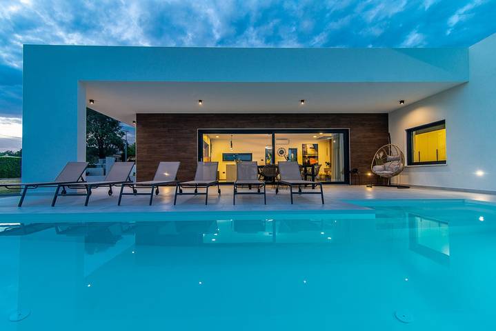 Ferienhaus für 6 Personen, mit Balkon/Terrasse und Garten sowie Pool in Sveti Petar u Šumi