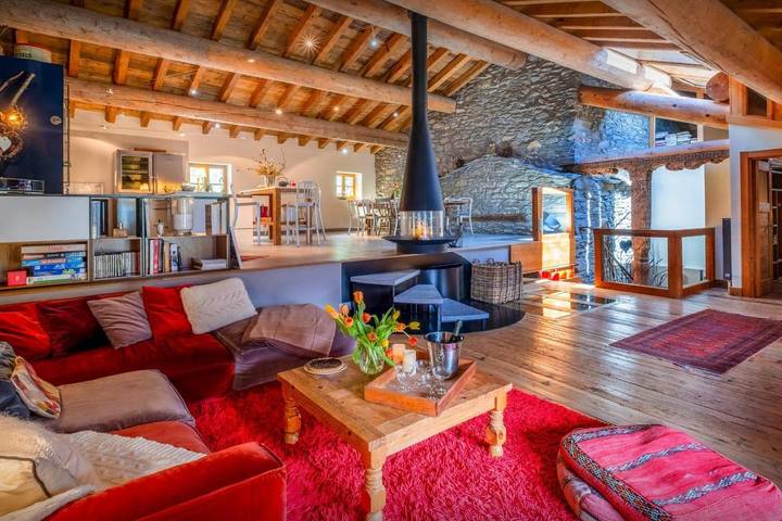 Chalet pour 8 personnes, avec piscine ainsi que balcon et sauna