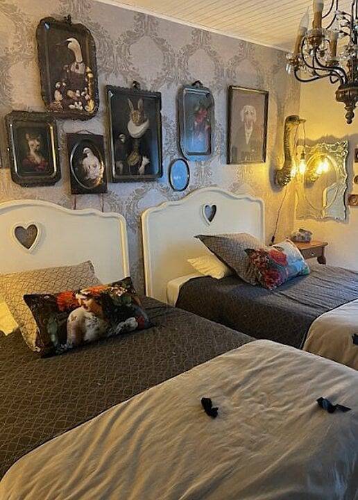 Maison d'hôtes à La Guinière - Chambre aux portraits in Couëron, Région de Nantes