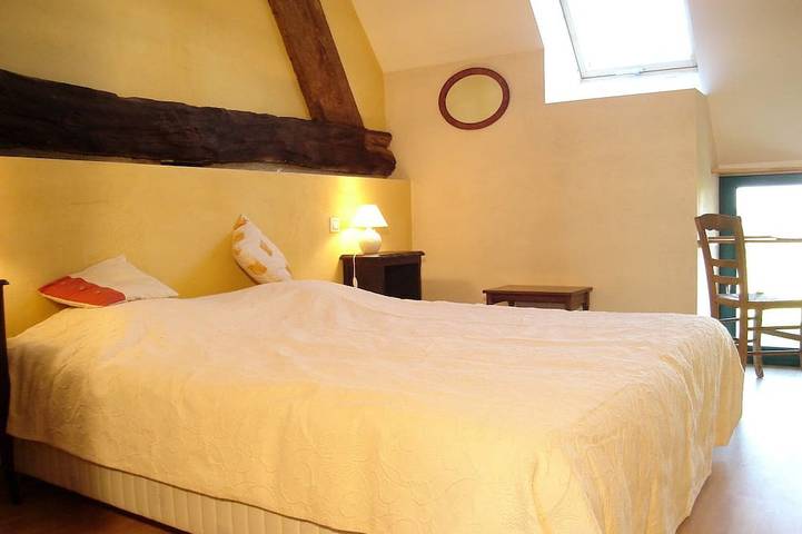 Gîte pour 4 personnes, avec jardin à Saint-Germain-en-Coglès - 2