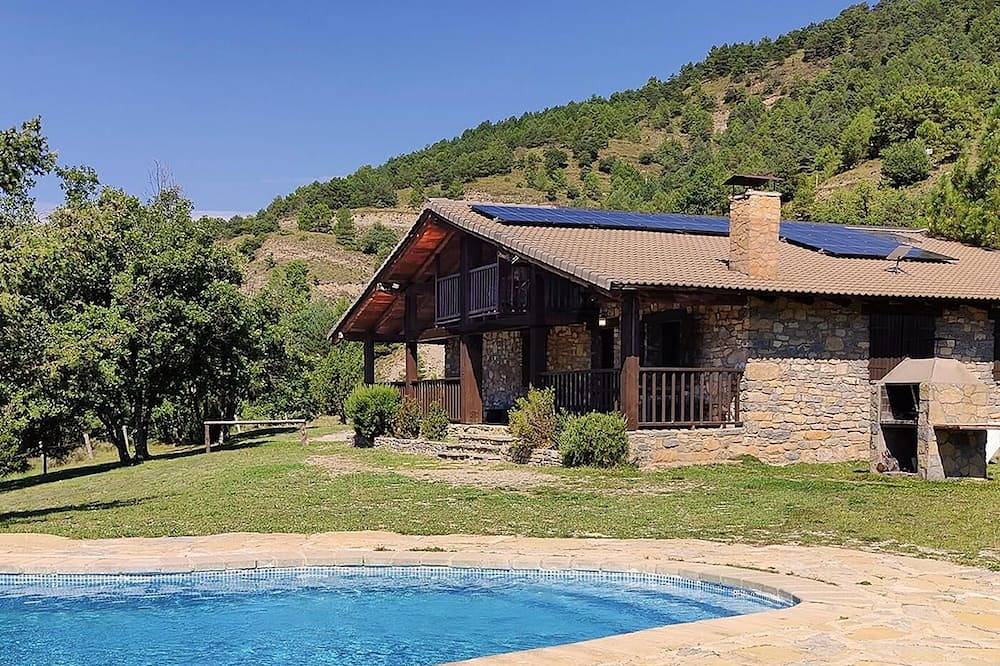 Una fantástica casa de vacaciones, Piscina privada y barbacoa. Wi-Fi in Coll de Nargó, Pirineos