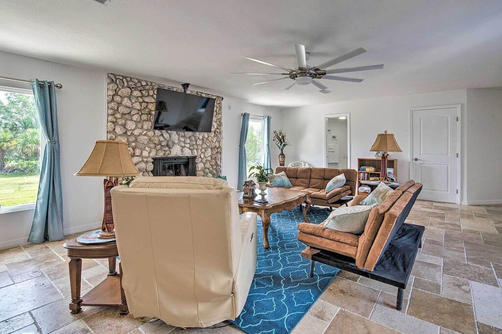 Remodeled Retreat on Homosassa River Canal! in Homosassa, Citrus County