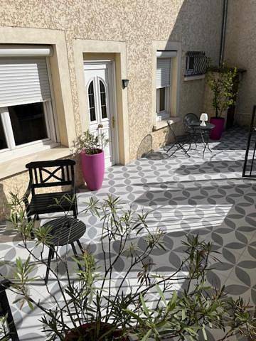 Three-Bedroom Townhouse in Villette-d'Anthon, Région de Vienne