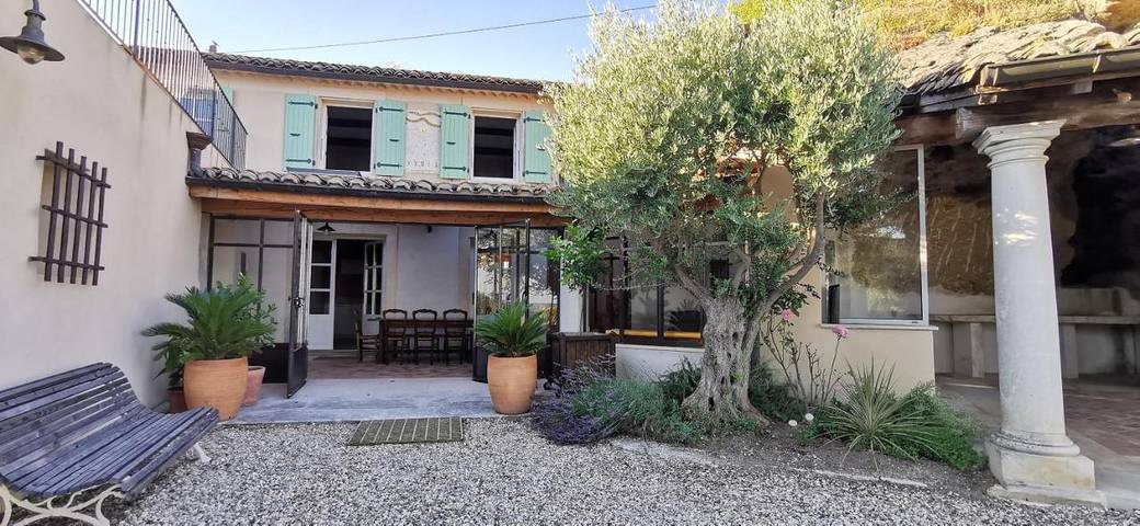 Location de vacances pour 6 personnes, avec vue ainsi que piscine et jardin à Réauville - 2