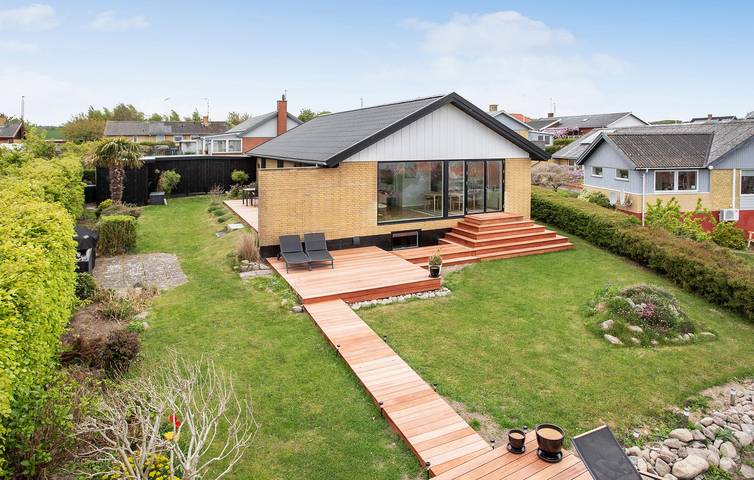 Ferienhaus für 6 Personen, mit Terrasse und Garten in Svaneke - 2