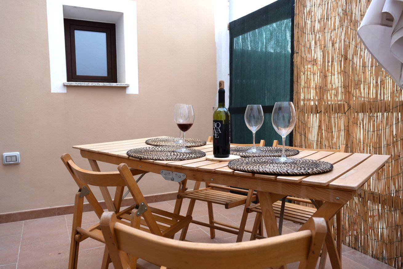 Ganze Wohnung, Ferienwohnung für 2 Personen mit Balkon/Terrasse in San Vito, Cagliari Provinz
