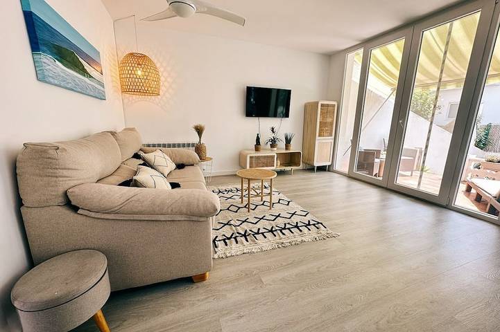 Apartamento para 5 personas, con terraza y jardín, Se admiten mascotas en Alcanar
