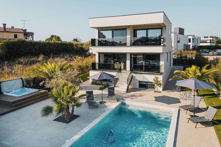 Villa für 6 Personen, mit Whirlpool und Sauna sowie Garten in Poreč