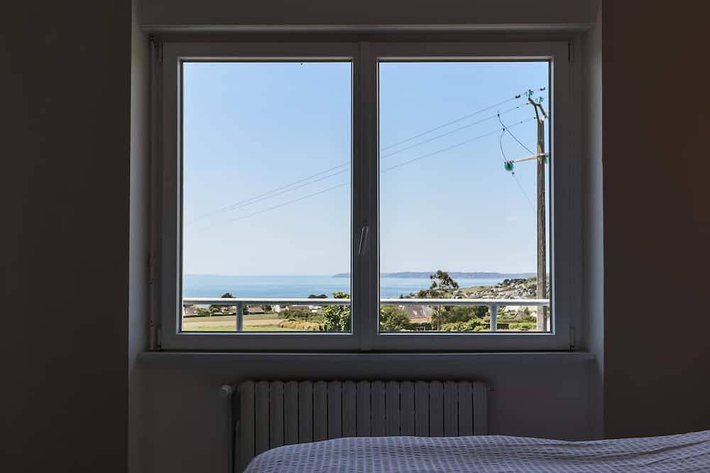 Stunning Sea View Home Just 5 Minutes from the Beach in Telgruc-sur-Mer, Iroise