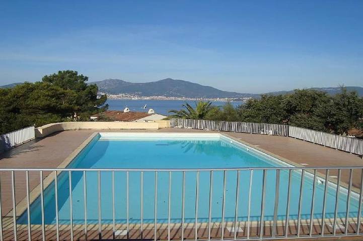 Maison de vacances pour 6 personnes, avec piscine ainsi que jardin et terrasse
