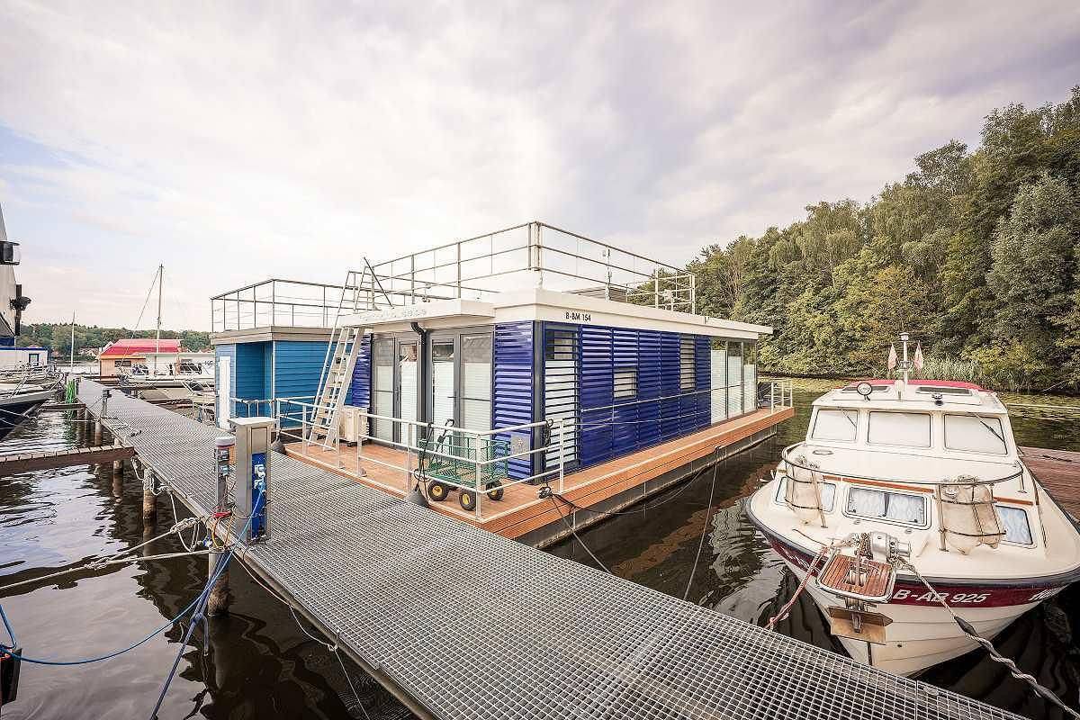 Floatinghouse Nike: Seeblick, Terrasse & Natur-Auszeit auf dem Wasser in Hennigsdorf, Ruppiner Seenland