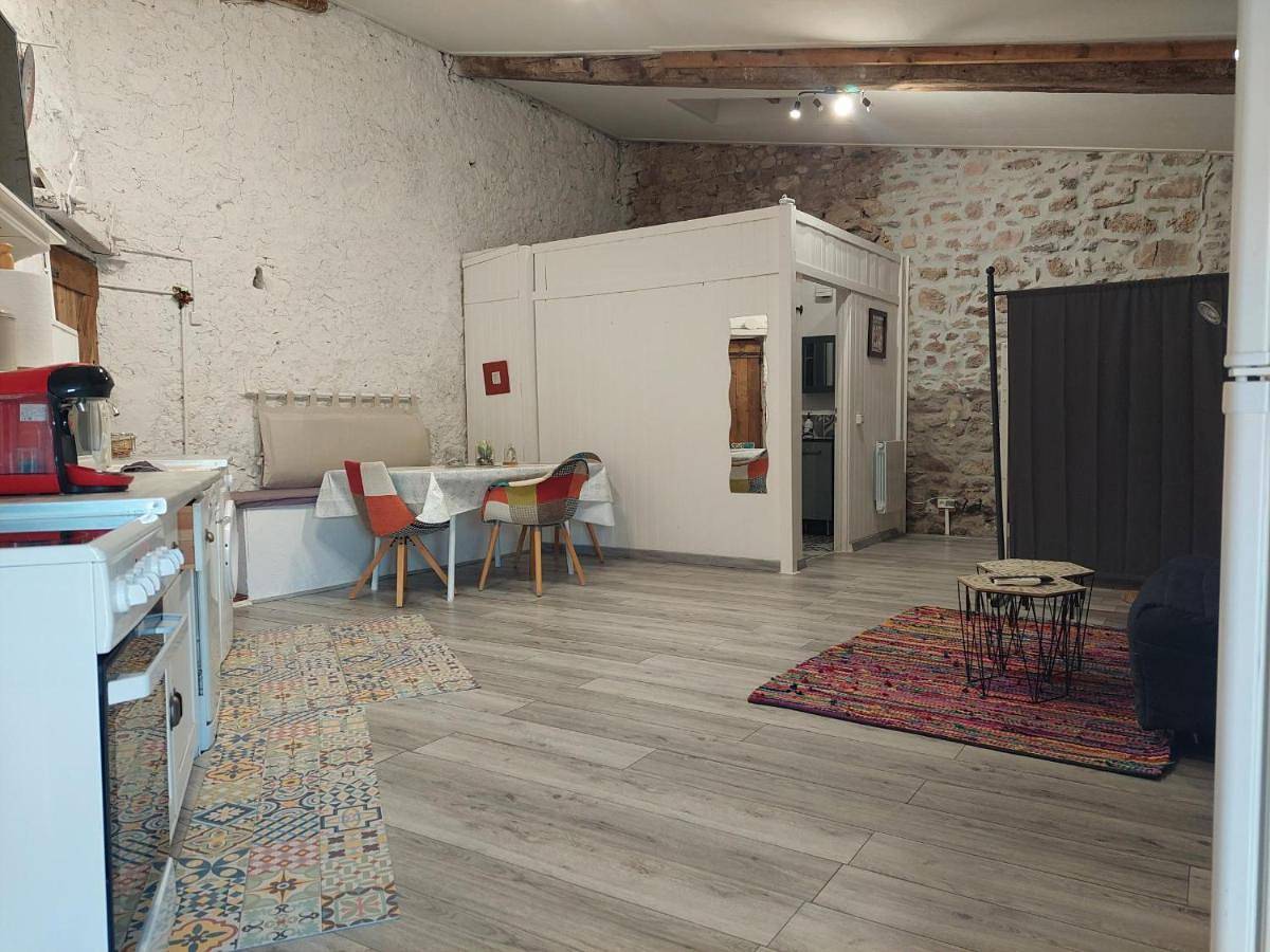 Appartement entier, One-Bedroom Apartment in Tuchan, Côte méditerranéenne (France)