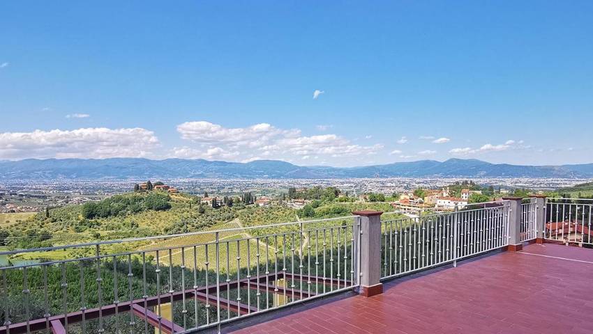 Appartamento per 4 persone, con Terrazza e Giardino nonché Vista lago e Panorama a Carmignano