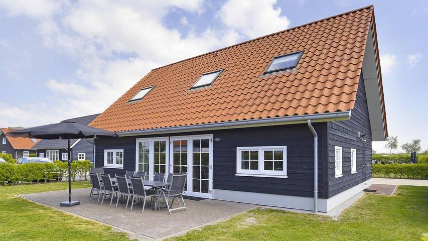 Vakantiehuis voor 12 personen, with zwembad and tuin as well as terras, met huisdier aan de Zeeuwse Kust